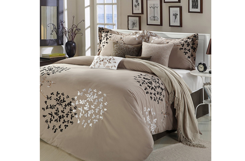 Hotel Bedding